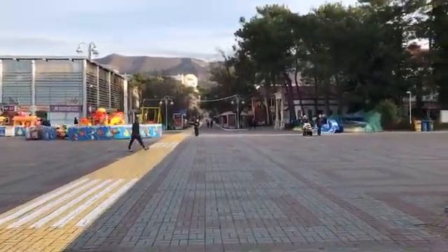 Геленджик Купаются в море в декабре 2017