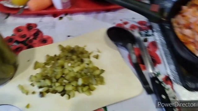 Варю солянку?я ее слепила из того что было????