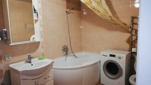 ВАННАЯ КОМНАТА В ЧАСТНОМ ДОМЕ СВОИМИ РУКАМИ РЕМОНТУ 15 ЛЕТ смотреть онлайн