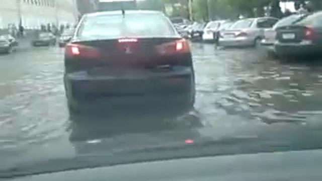 Потоп в Москве Проспект Буденного 20.07.2010 (4).MP4 смотреть онлайн