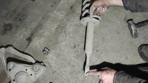 Замена передних амортизаторов — Audi A4 Replacing the front shock absorbers Audi A4