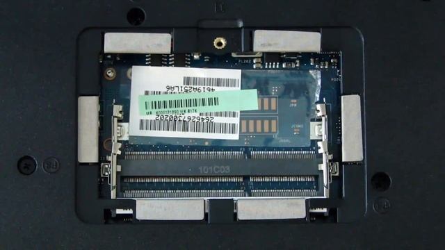 Toshiba Satellite P750, P755: Austauschen des Arbeitsspeichers смотреть онлайн