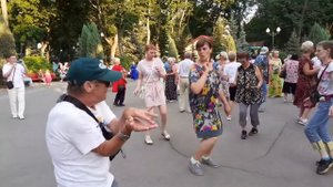 ЗАМАНИЛА, РАЗДРАЗНИЛА!???/ТАНЦЫ В ПАРКЕ ГОРЬКОГО ХАРЬКОВ АВГУСТ 2021