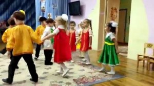 Игра "Плетень" и песня "Осень ,милая шурши" на осеннем утреннике в подготовительной к школе группе