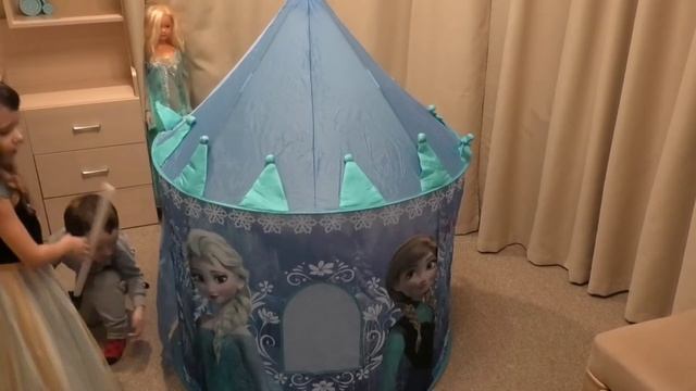 Холодное сердце. Собираем палатку Эльзы и Анны из Холодного сердца