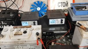 ROCKET 45 Ah, Одна из банок кипит от нагрузочной вилки. Низкая плотность в банке. Десульфатация.