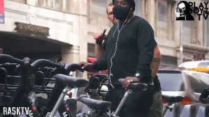 ЧИКНУТЬ НАУШНИКИ НЕЗНАКОМЦУ В ГЕТТО (ПРАНК).mp4