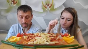 МУКБАНГ МАКАРОНЫ С КОЛБАСОЙ И ЛЕЧО, ОВОЩНАЯ НАРЕЗКА / ВСЕМ ЗДРАВСТВУЙТЕ) |  MACARONI WITH  SAUSAGE