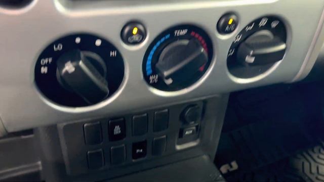 2007 Toyota FJ Cruiser 4WD 4dr Auto (Natl) 52K MILES, 4.0L V6, ROOF RACK, COMPASS, RUNNING BOARDS смотреть онлайн