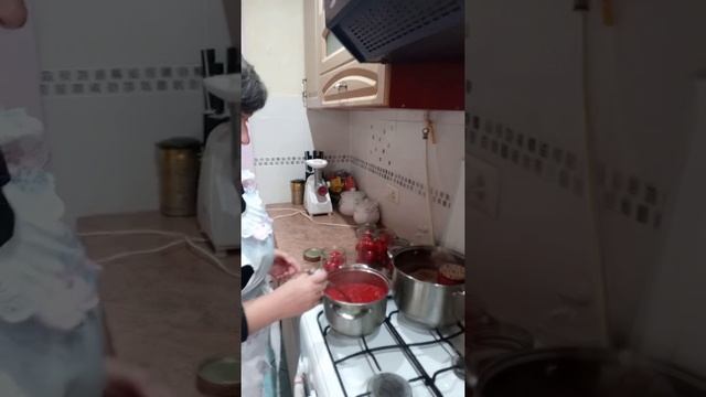 Помидоры в собственном соку, готовлю быстро ,а зимой как вкусно!