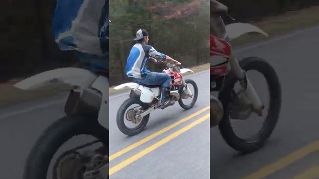 cr500r wheelies. смотреть онлайн