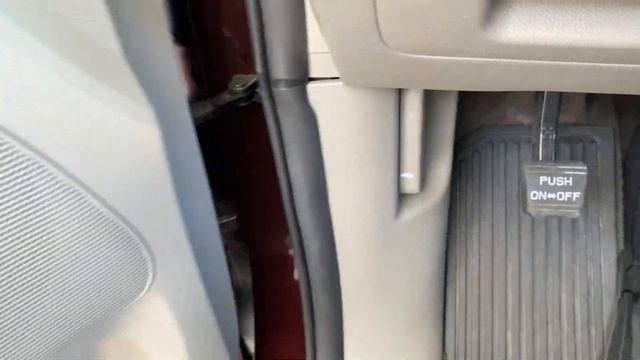 Kia Sedona - how to open hood смотреть онлайн