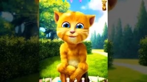 Смешной Кот Рыжик весело играется