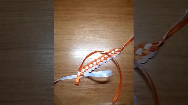 Фенечка из двух лент.