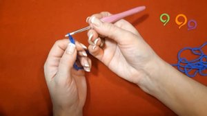 КАК ДЕРЖАТЬ КРЮЧОК И ПРЯЖУ ПРИ ВЯЗАНИИ