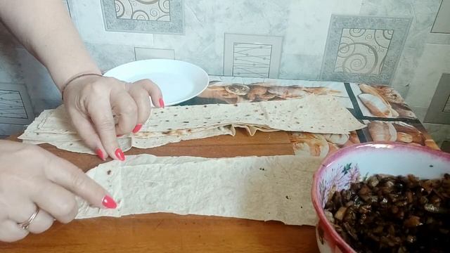 Постные, хрустящие конвертики-пирожки из лаваша с грибами и луком смотреть онлайн