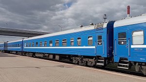 Маневровый тепловоз ЧМЭ3-2019 с пассажирским поездом №605Б Полоцк-Брест с Гомельскими вагонами