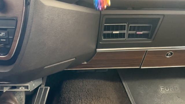 Dennis' 1969 Ford Country Squire - Once over and inspection смотреть онлайн