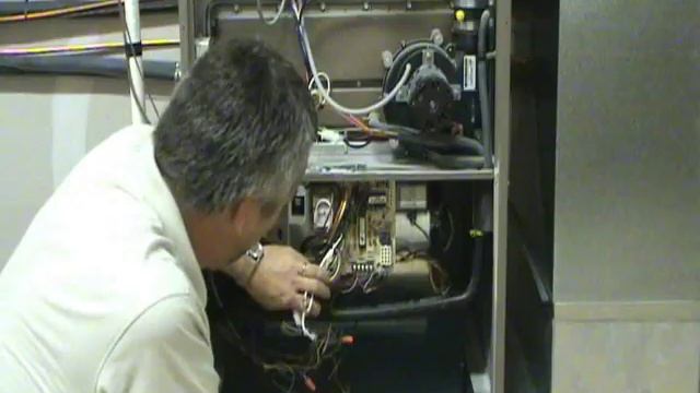 HVAC For Beginners | Gas Furnace Control Board Troubleshooting & Replacement смотреть онлайн
