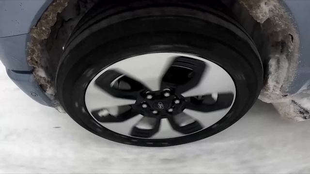 Ford F-150 Lightning Platinum | Winter EV Review | Driving.ca смотреть онлайн