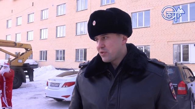 Правоохранители - на этот раз в форме сказочных героев вручили детворе подарки и подняли настроение смотреть онлайн