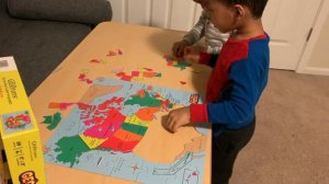 Twins Zen and Zidhane put together United States Map puzzle