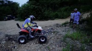 Квадроцикл IRBIS ATV250S спрыгивает в речку прет под водой по ручки!