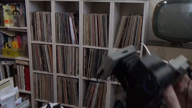 Fuji SQ6 Instax vs. Polaroid 330 Land Camera! смотреть онлайн