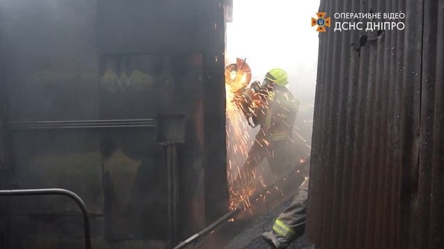 м. Дніпро: вогнеборці ліквідували пожежу на території ПАТ «Євраз-ДМЗ» смотреть онлайн