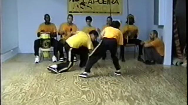 Capoeira Angola - Mestre Caboquinho farewell roda for Mestre Marcelo Angola Miami December 2000 смотреть онлайн