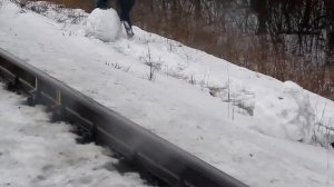 ПОЕЗД СОШЕЛ С РЕЛЬС!!! Снеговик vs поезд