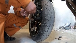 Замена передних тормозных колодок на BMW F800R