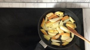 Картошка с кабачками на сковороде