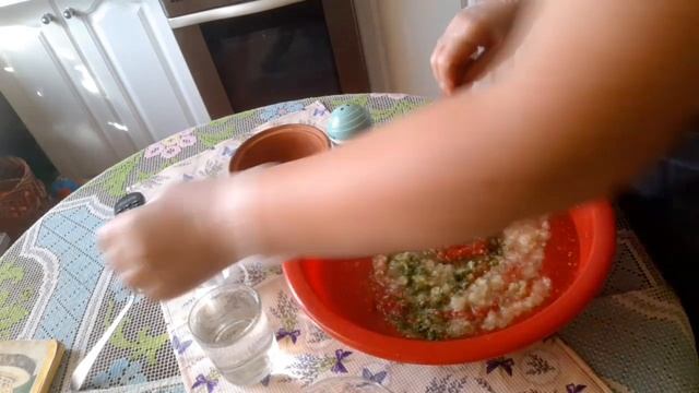 СЫРАЯ АДЖИКА "ОГОНЁК"??ПЕРВУЮ ПОРЦИЮ УЖЕ ЕДИМ смотреть онлайн