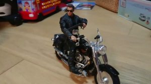 Terminator 2 Neca Harley Davidson Fat Boy Bike 6 inches. 1/12 3D Anniversary Maisto review