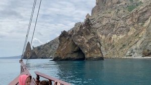 Крым  - морская прогулка вдоль горного массива Кара Даг
