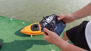 Как включить разбрасыватель на прикормочный кораблик Runferry Speed
