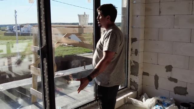 Двухэтажный дом из газобетона с гаражом и террасой. Установка окон, утепление СФТК