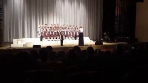 Младший хор ДШИ №1 им.Т.П.Николаевой "Веснушки" - Любим мы бродить по лужам. Солист - Ярослав Осипо