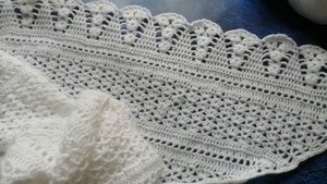 Белая шаль довязана. Осталось ВТО. Шаль крючком из пряжи Ализе Ангора голд.