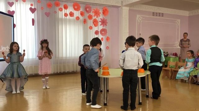 Необычный музыкальный оркестр. Нетрадиционные инструменты. смотреть онлайн