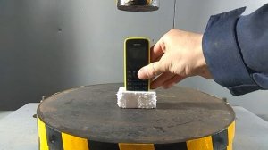 Давить предметы ПРЕССОМ | ГИДРАВЛИЧЕСКИЙ ПРЕСС VS NOKIA 3310 и кирпича