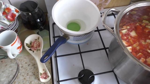 салат из томатов с кабачками, перцем, чесноком