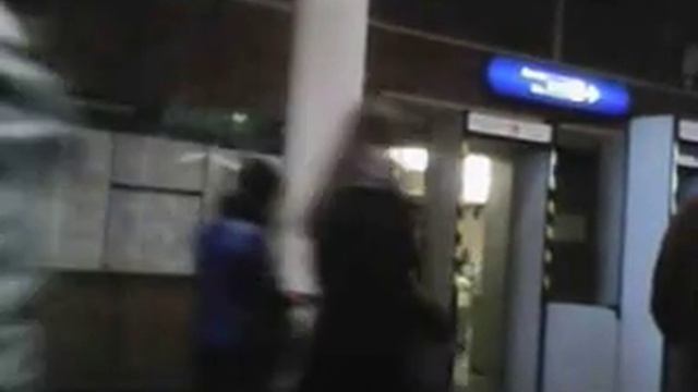 17.03.2016 г. Металлодетекторы в метро (Тупые гои сами лезут в сканер- рамки). смотреть онлайн