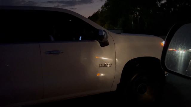 Toyota Tundra 4.6 vs Chevy Silverado 5.3 (Street Race) смотреть онлайн