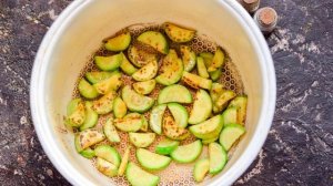 Кабачки со сметаной в мультиварке