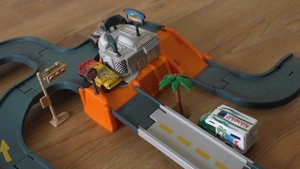 Игрушечная автомобильная дорога. Играем с машинками
