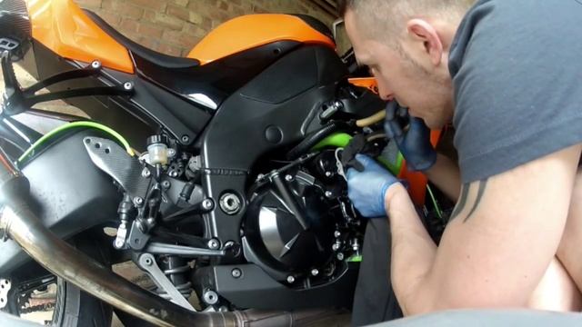 How to replace crank,timing,starter case on zx10r смотреть онлайн