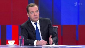 Дмитрий Медведев в интервью 20 телеканалам рассказал о самом трудном решении