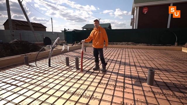 ПРОКЛАДКА КОММУНИКАЦИЙ ПОД ФУНДАМЕНТНУЮ ПЛИТУ. УСТАНОВИЛИ ДРЕНАЖНЫЙ БЕТОННЫЙ КОЛОДЕЦ